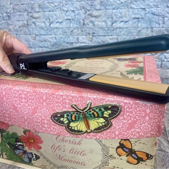 Plugged In HeatMaster 1 Inch Ceramic Flat Iron - Picture 4 of 5